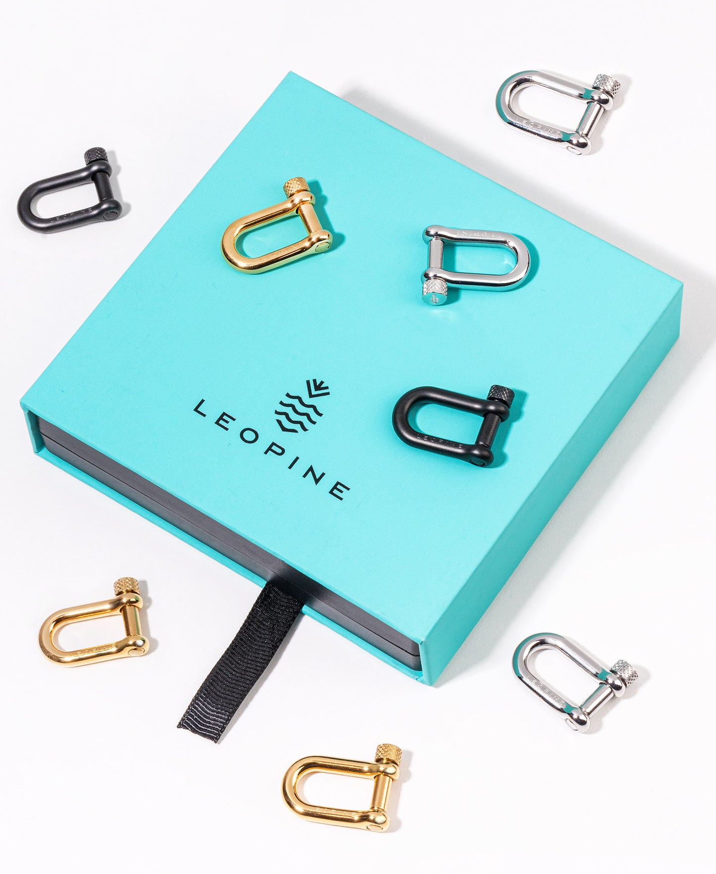 Leopine "U" Bracelet. Yellow Gold Plating